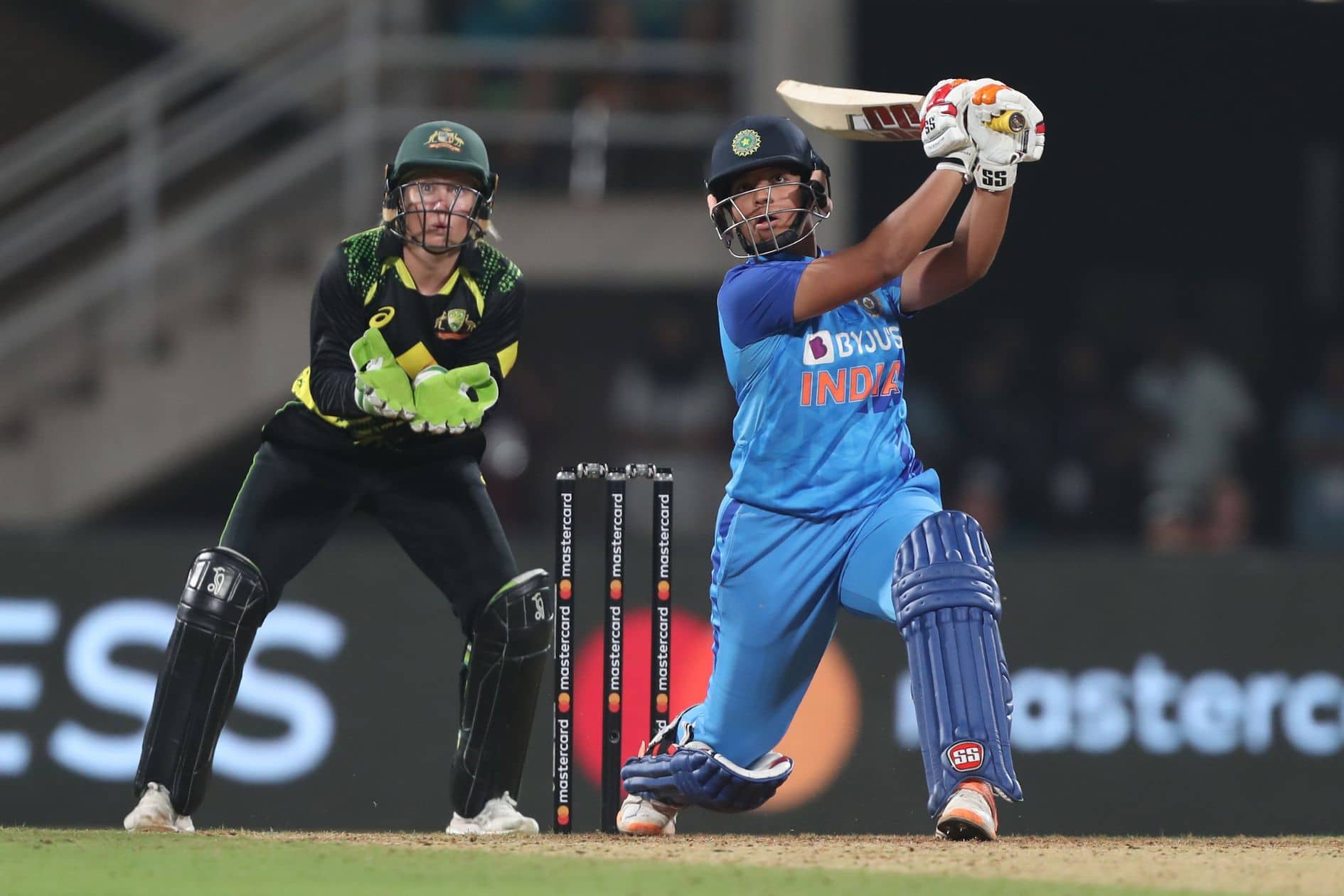 India's rising star gets 'HUGE' applaud from Jhulan Goswami